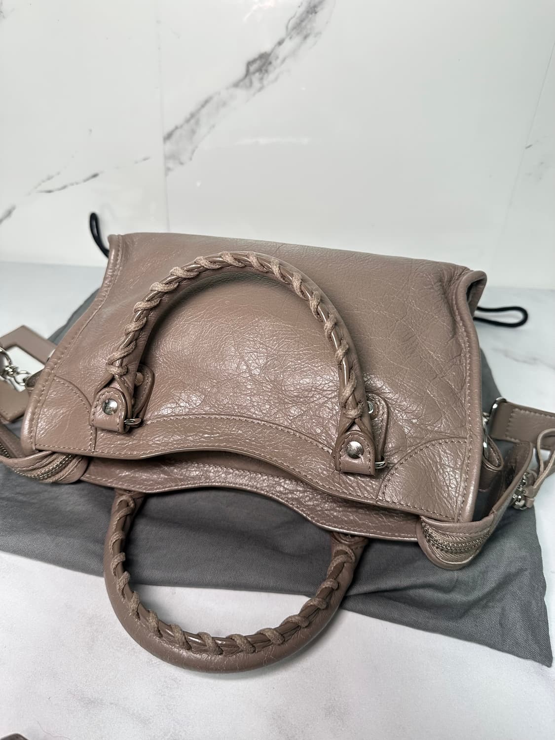 [SA급 정품] 발렌시아가 시티 모터백 미니 베이지브라운 상품이미지3