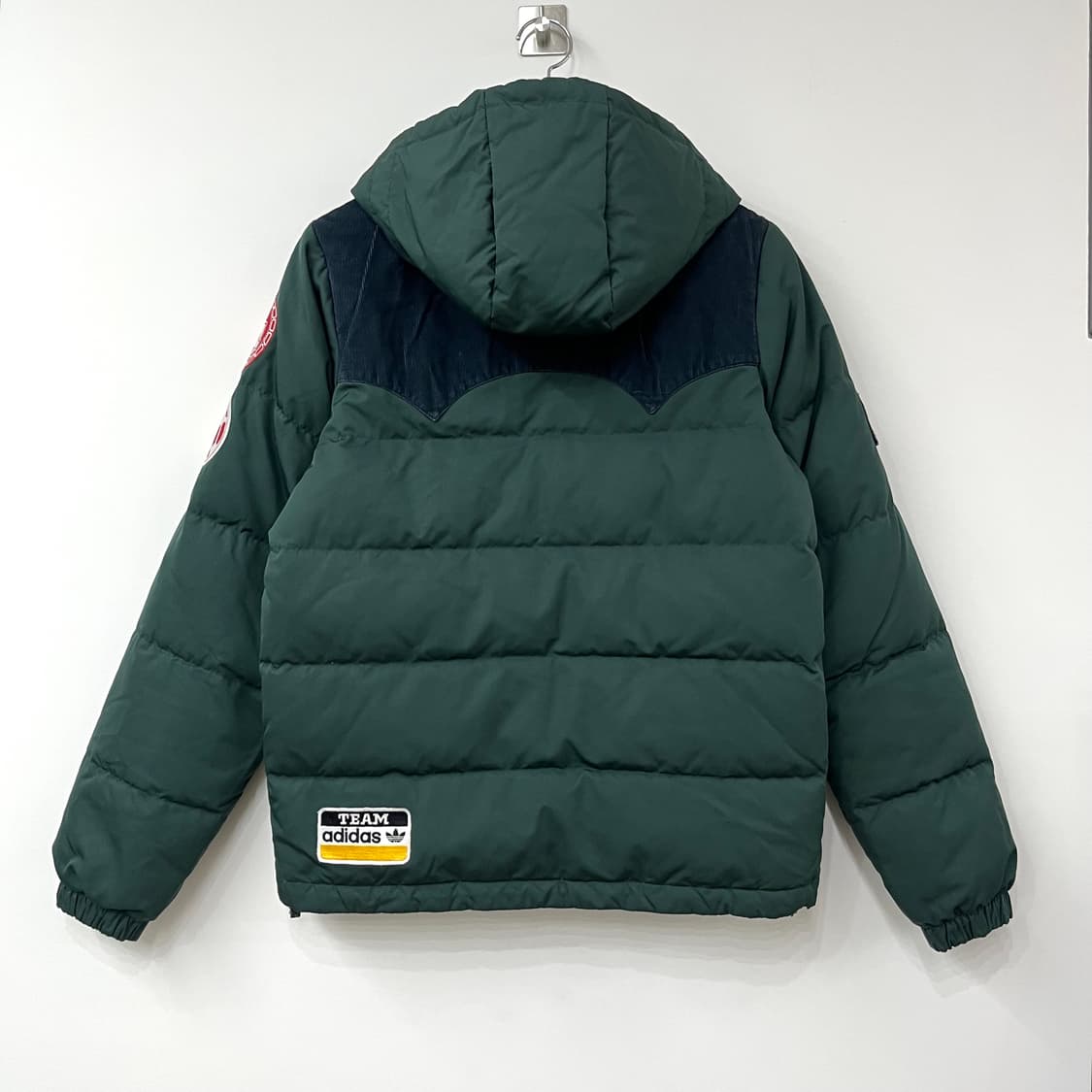 아디다스 파이어버드 패치 덕다운 딥그린 패딩 상품이미지3