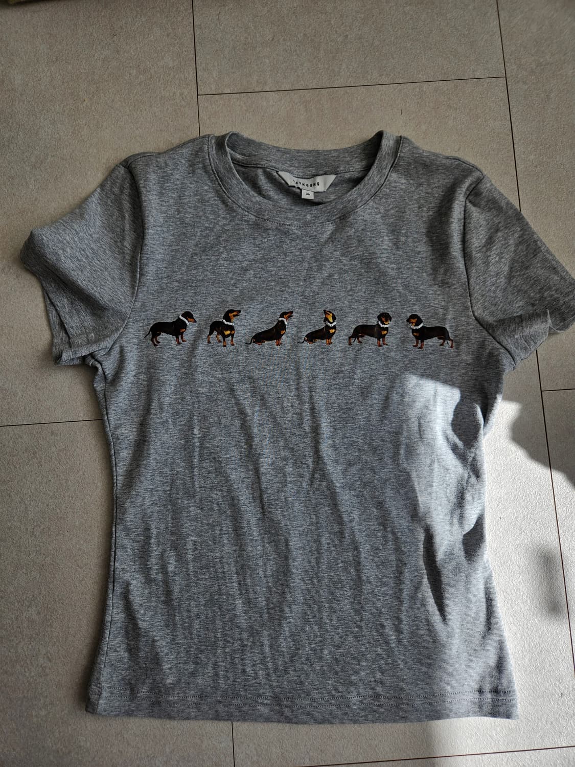 제니 착용 Markgong 마크공 닥스훈트 진주 목걸이 티셔츠 36 상품이미지3