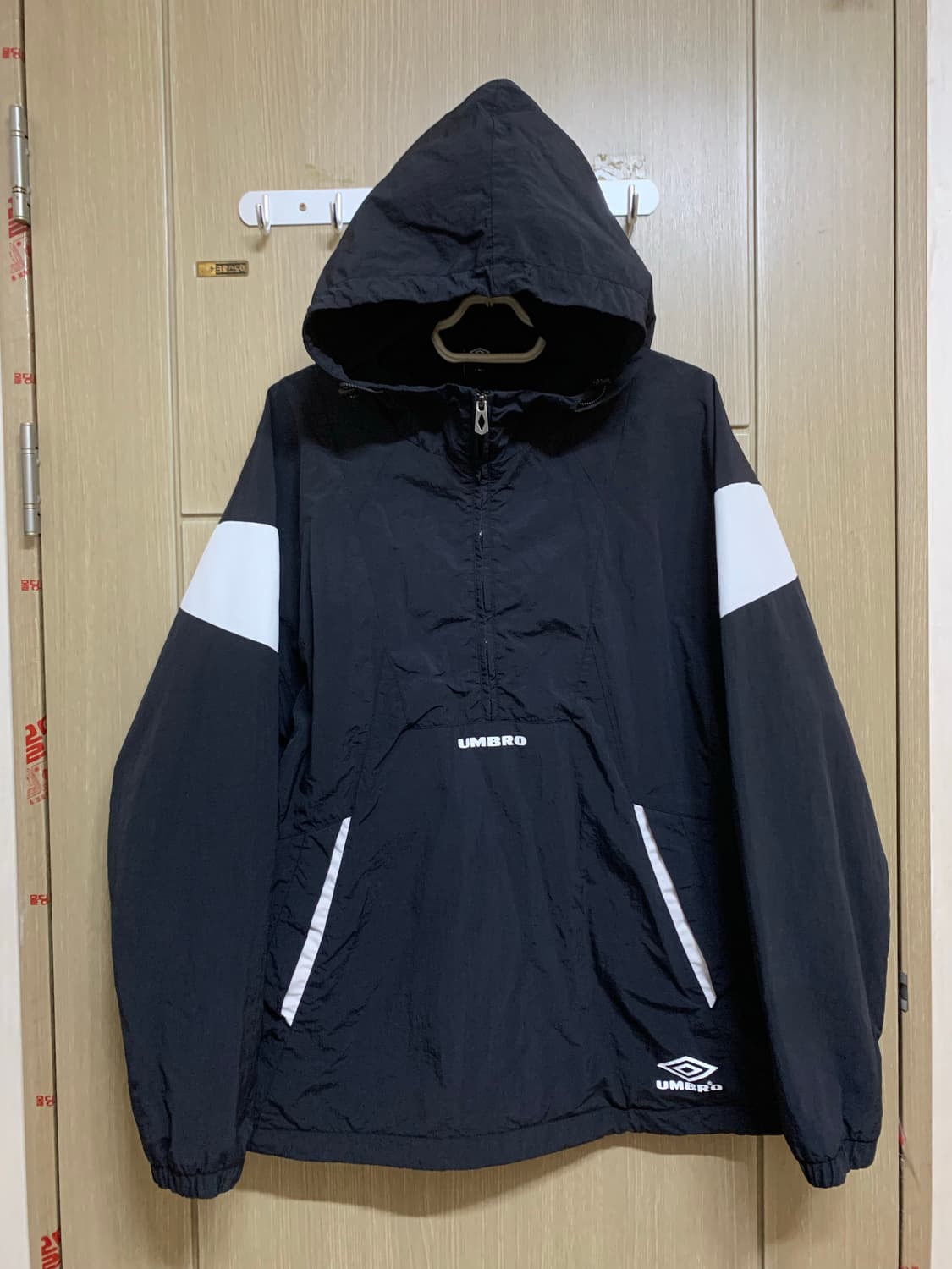 엄브로 블랙 후드 바람막이 105 상품이미지1