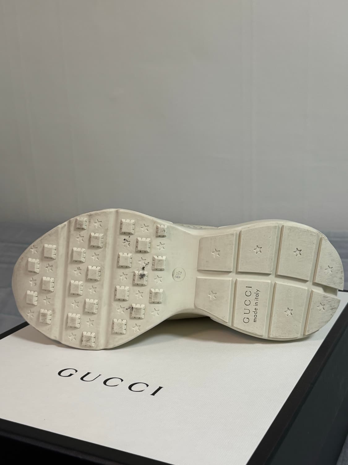 [GUCCI] 롸이톤 로고 레더 스니커즈 (UK 6.5) 상품이미지7