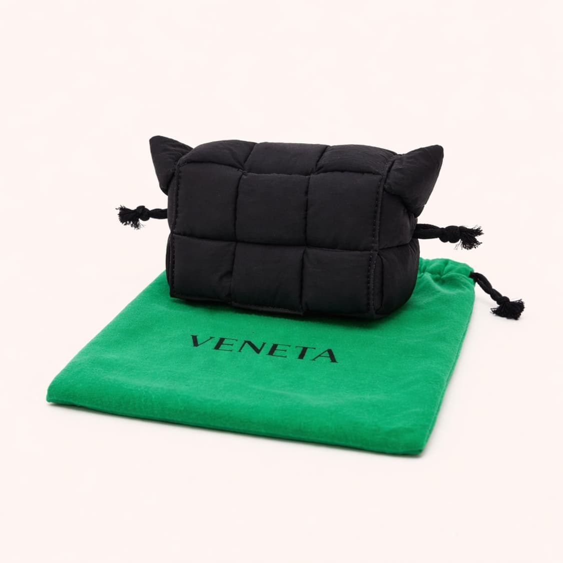 [S급] 보테가베네타 749877 패딩 카세트백 미니 판매합니다!!! 상품이미지1