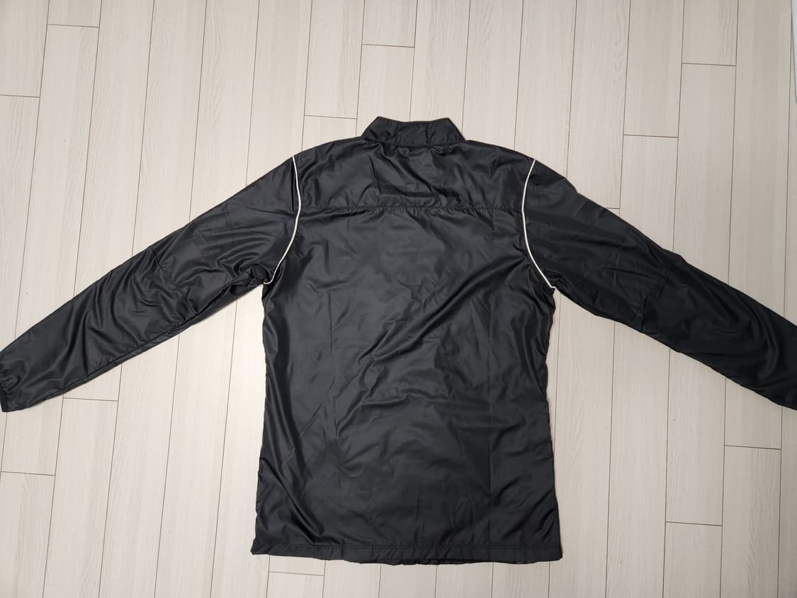 나이키 RPL 파크 20 레인 우븐 재킷 바람막이m

오염 하자없이 깨끗 상품이미지5