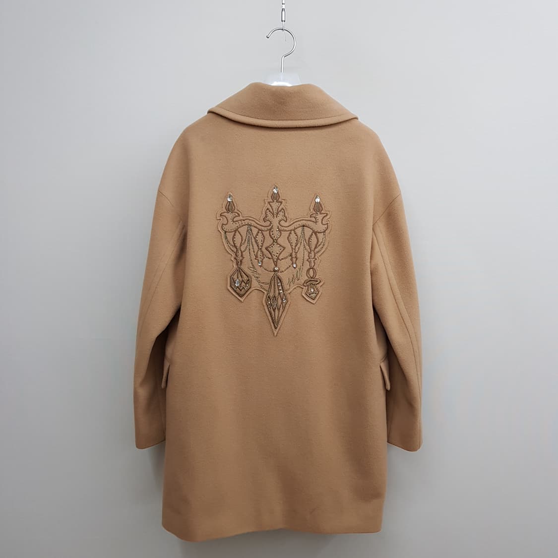 오즈세컨 캐시미어 블렌드 자수장식 오버핏 코트 82-94-155사이즈 상품이미지4