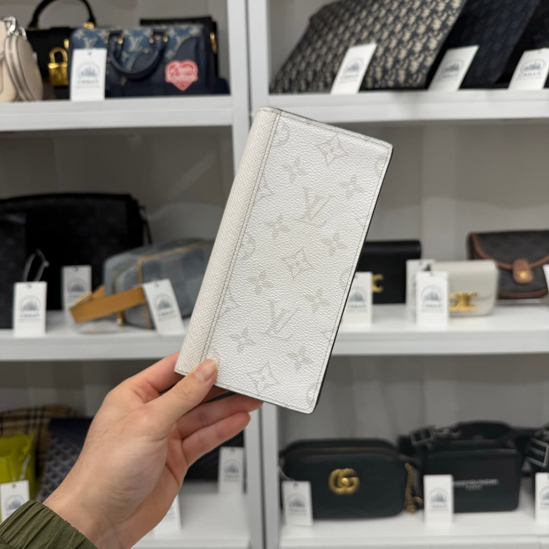 루이비통 화이트 옵틱 장지갑 상품이미지1