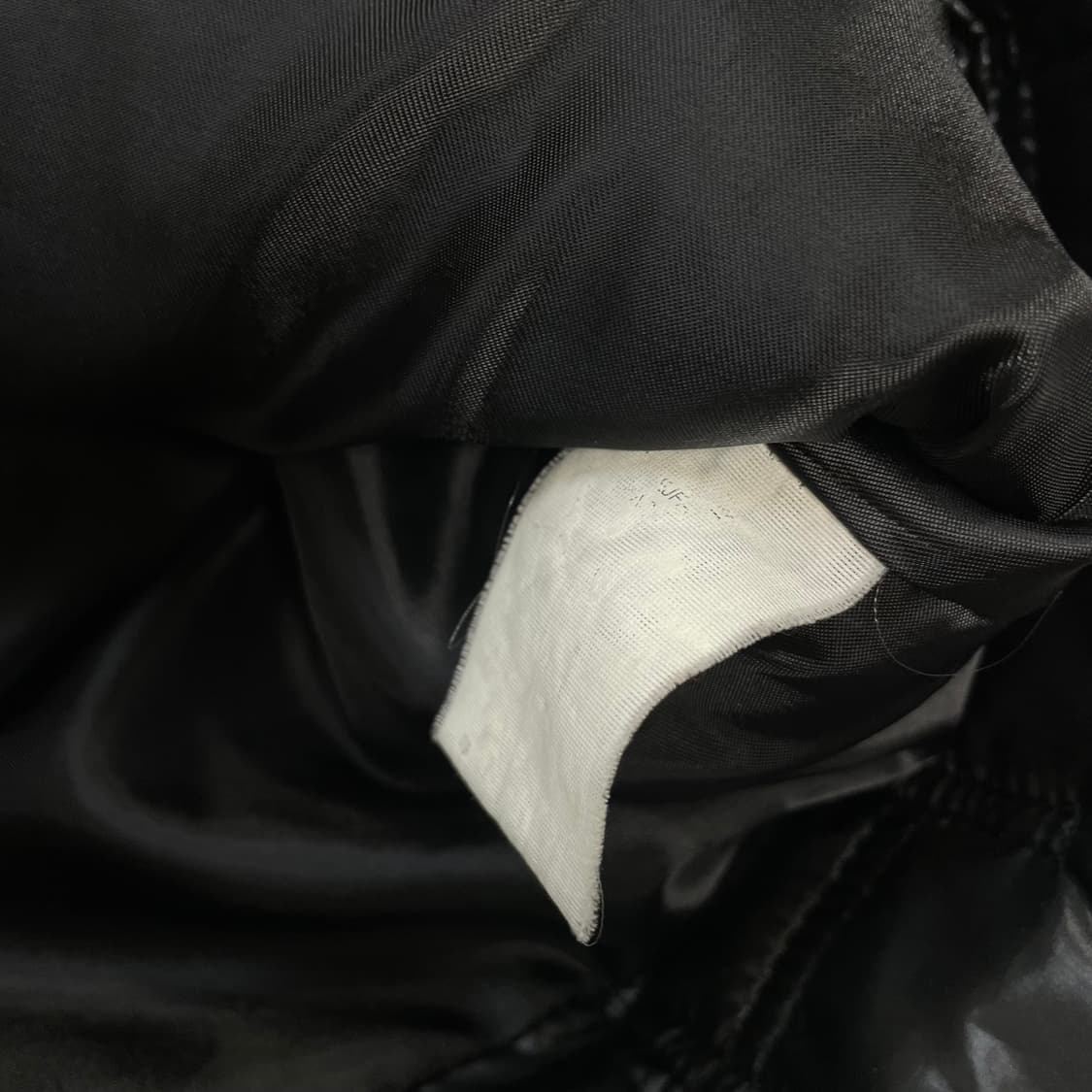 본 더치 Vondutch 글로시 경량 패딩 자켓 블랙 상품이미지4