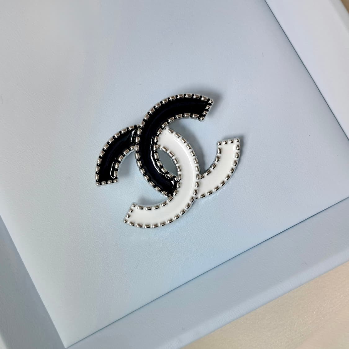 샤넬 브로치 빈티지 펜던트 블랙앤화이트 상품이미지5