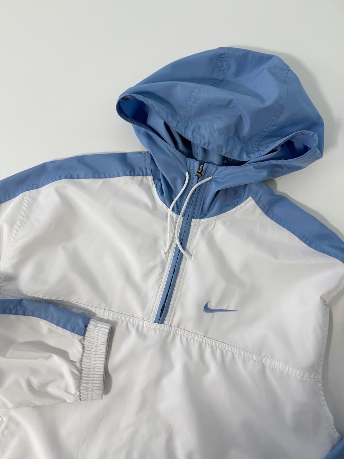 나이키 00‘s 루즈핏 흰&하늘 배색 스우시 하프집 아노락 자켓 상품이미지2