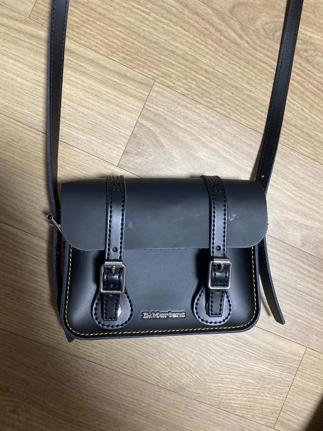 [라이즈 원빈 착용] 닥터마틴 미니 사첼백 7인치 상품이미지3