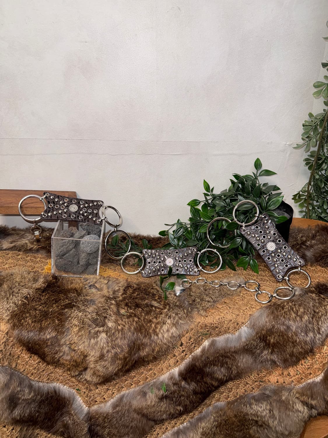 Dark brown oriental python stud chain 벨트 상품이미지1