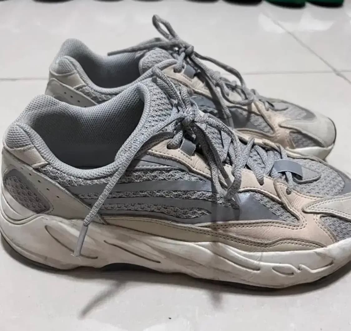 이지부스트 700 V2 크림 290 상품이미지2