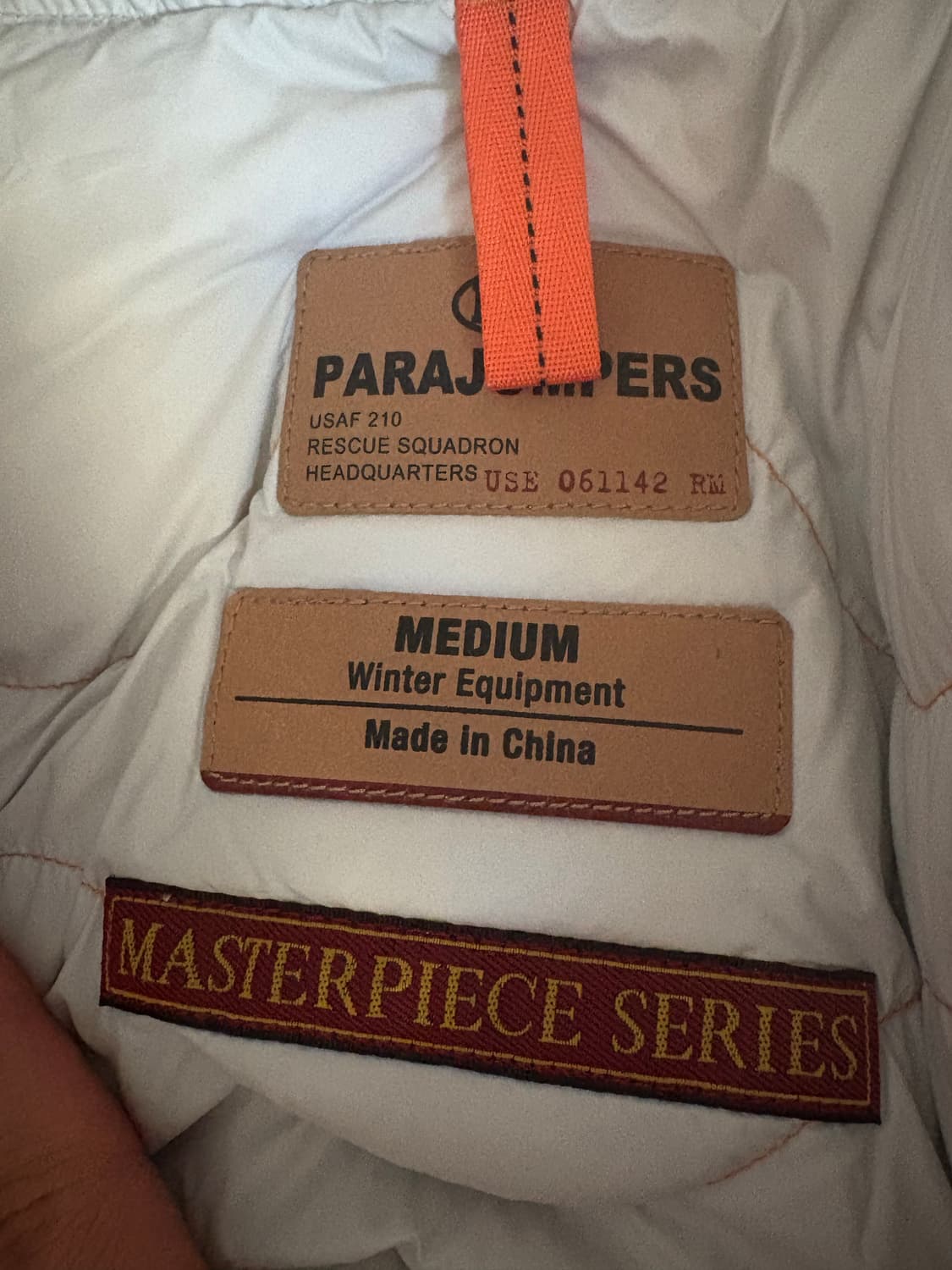 파라점퍼스 고비 봄버 숏패딩 M 사이즈  Mist White 상품이미지6