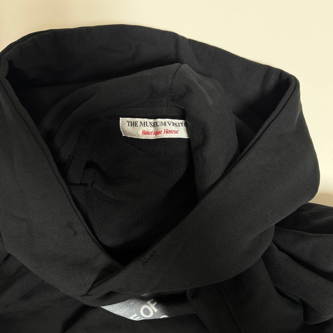 더 뮤지엄 비지터 하트 스프레이 후드 블랙 상품이미지5