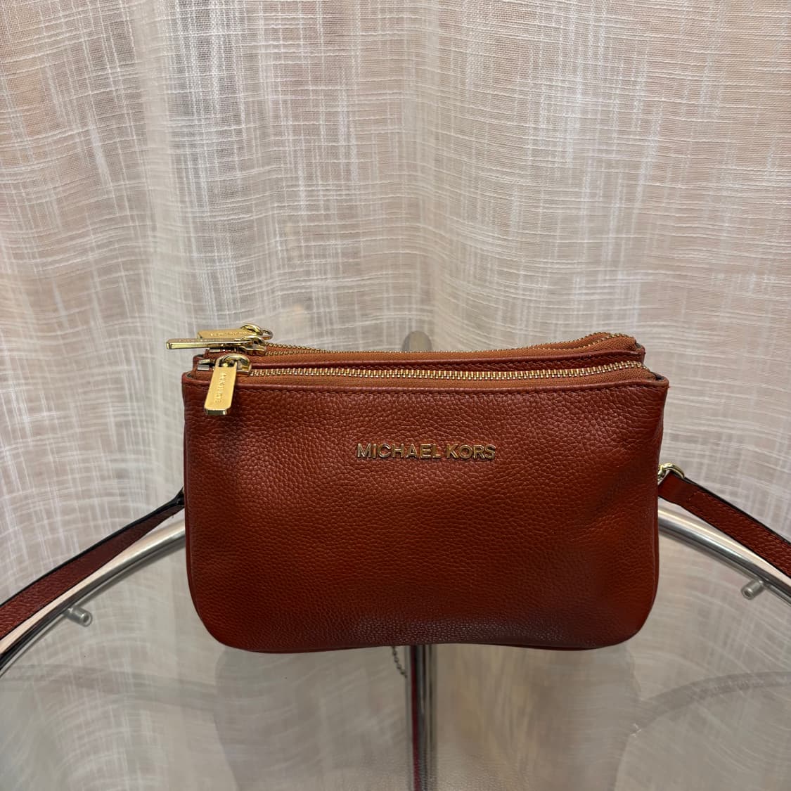 정품 마이클코어스 레더 크로스백     상품이미지2