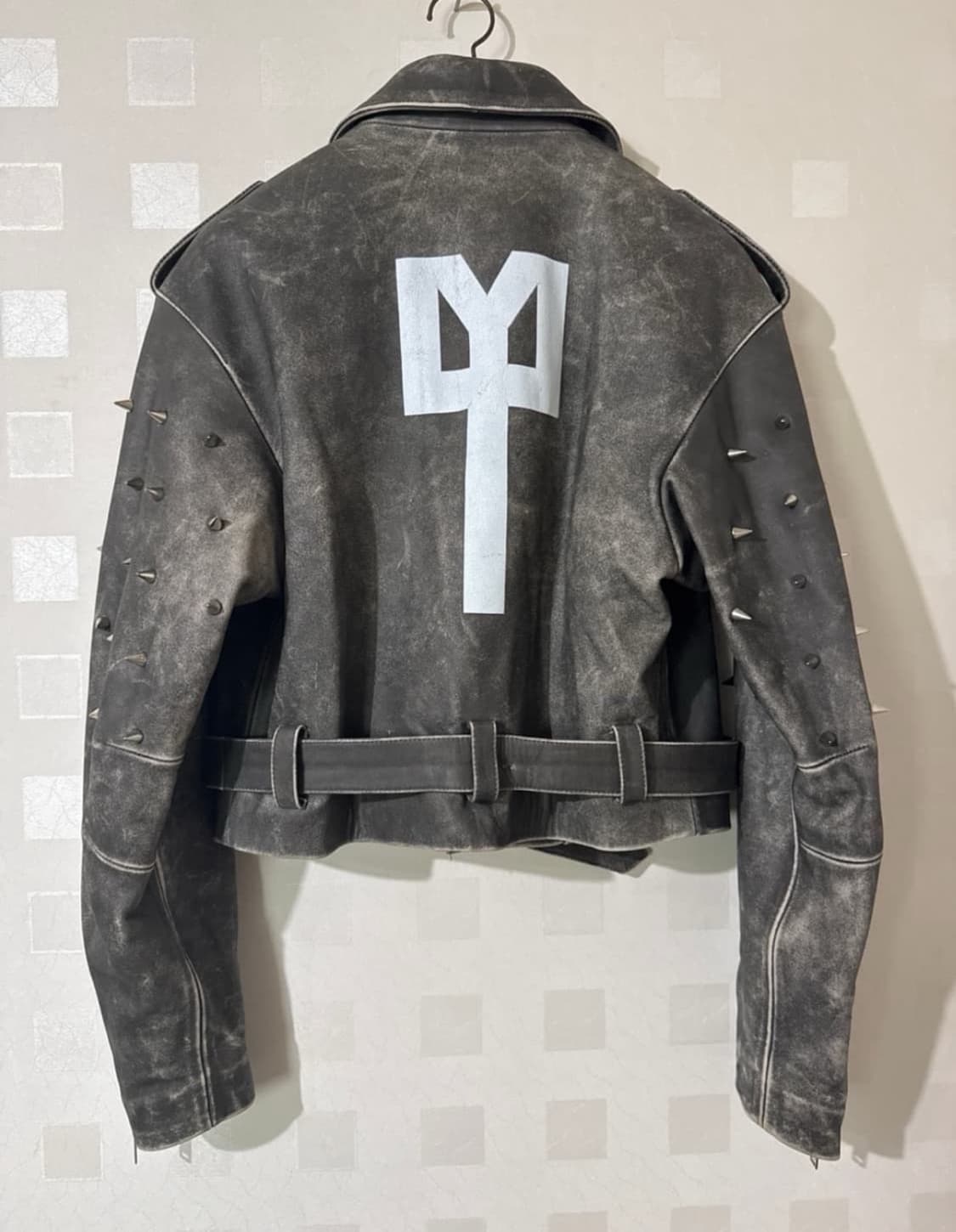 베일리가 입은 LIBERAL YOUTH MINISTRY 스터드양가죽자켓 상품이미지4