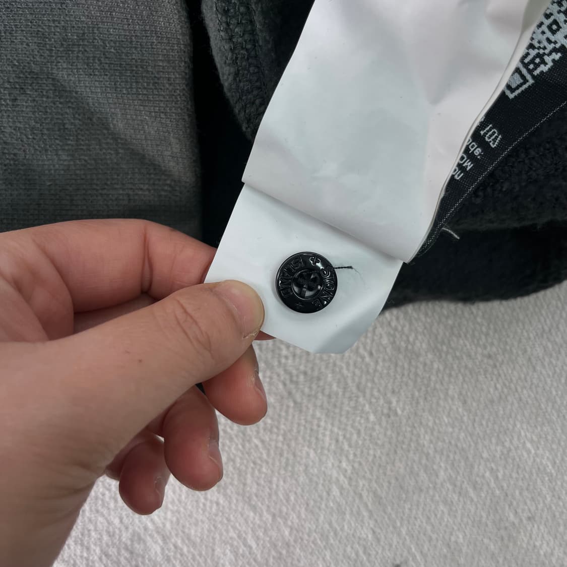 100 스톤아일랜드 22FW 와펜 차콜 후드티 상품이미지6