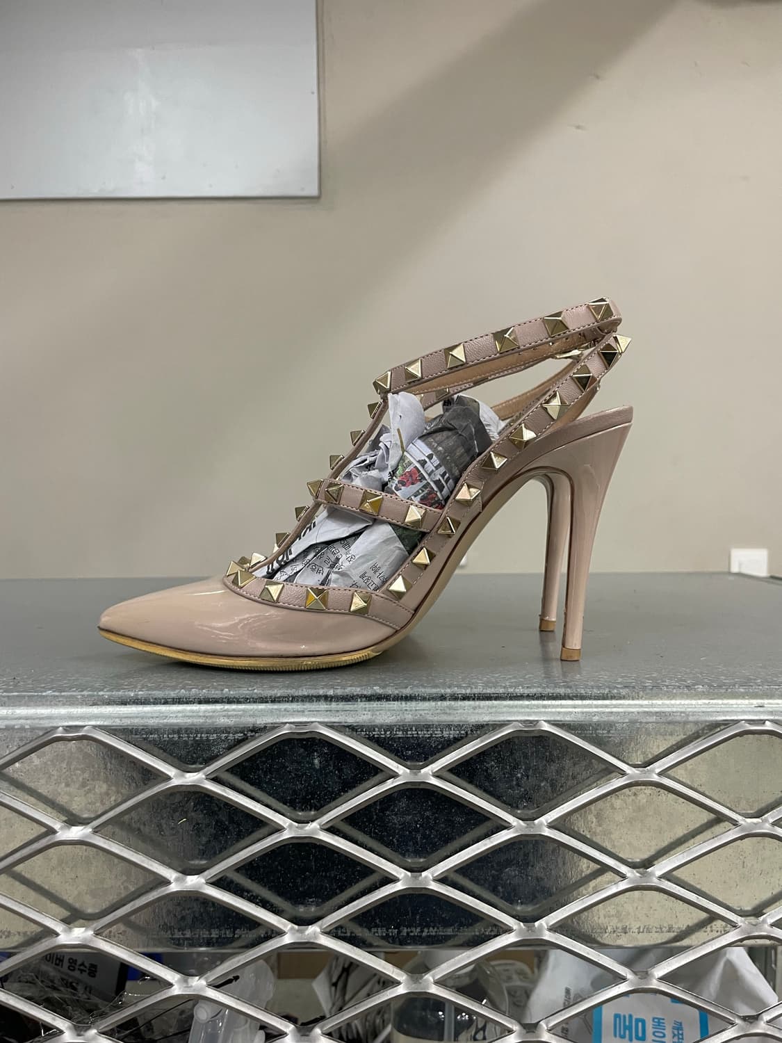 발렌티노 락스터드 슬링백 37 상품이미지1