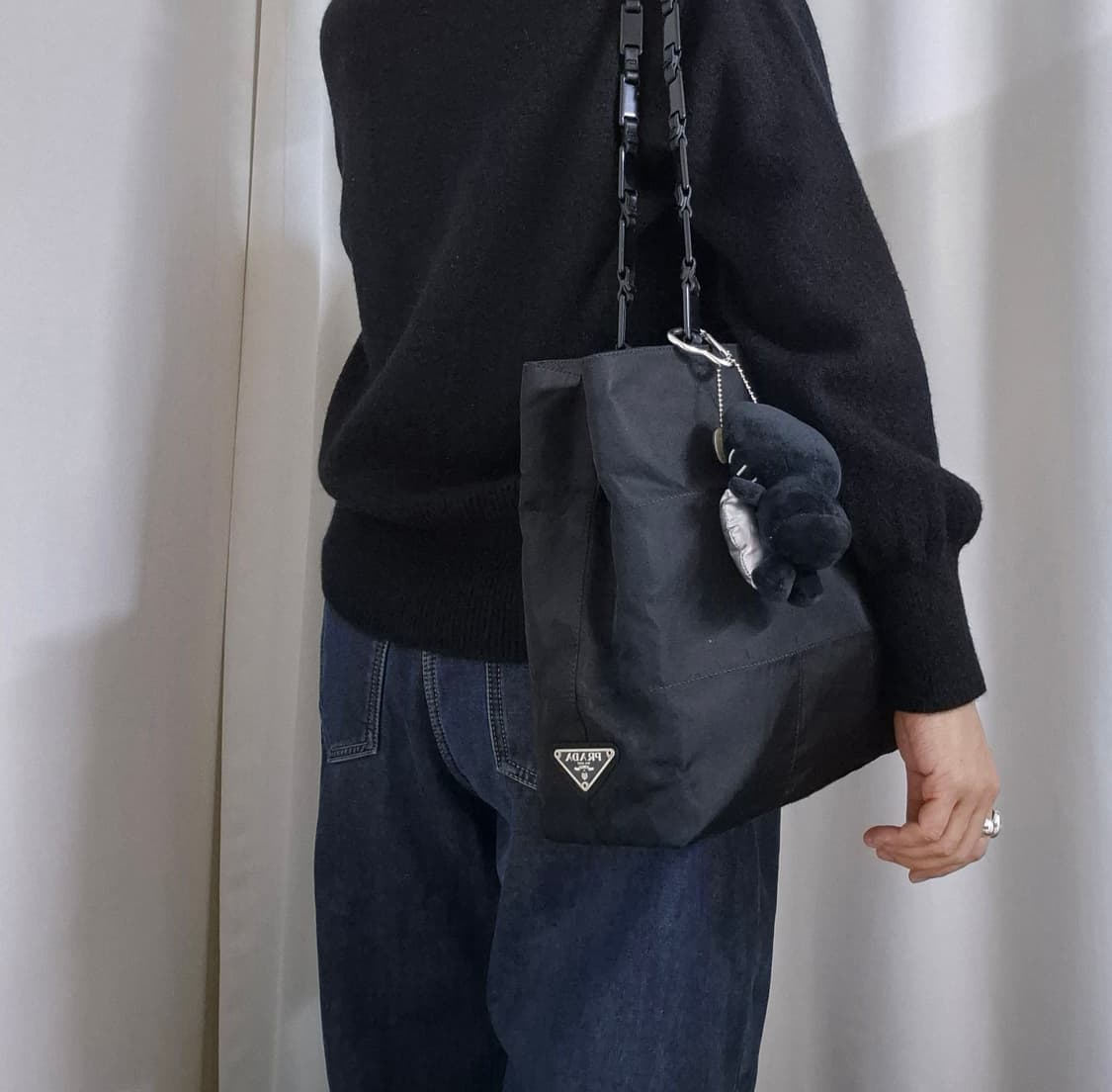 프라다 사이드로고 숄더백 상품이미지8