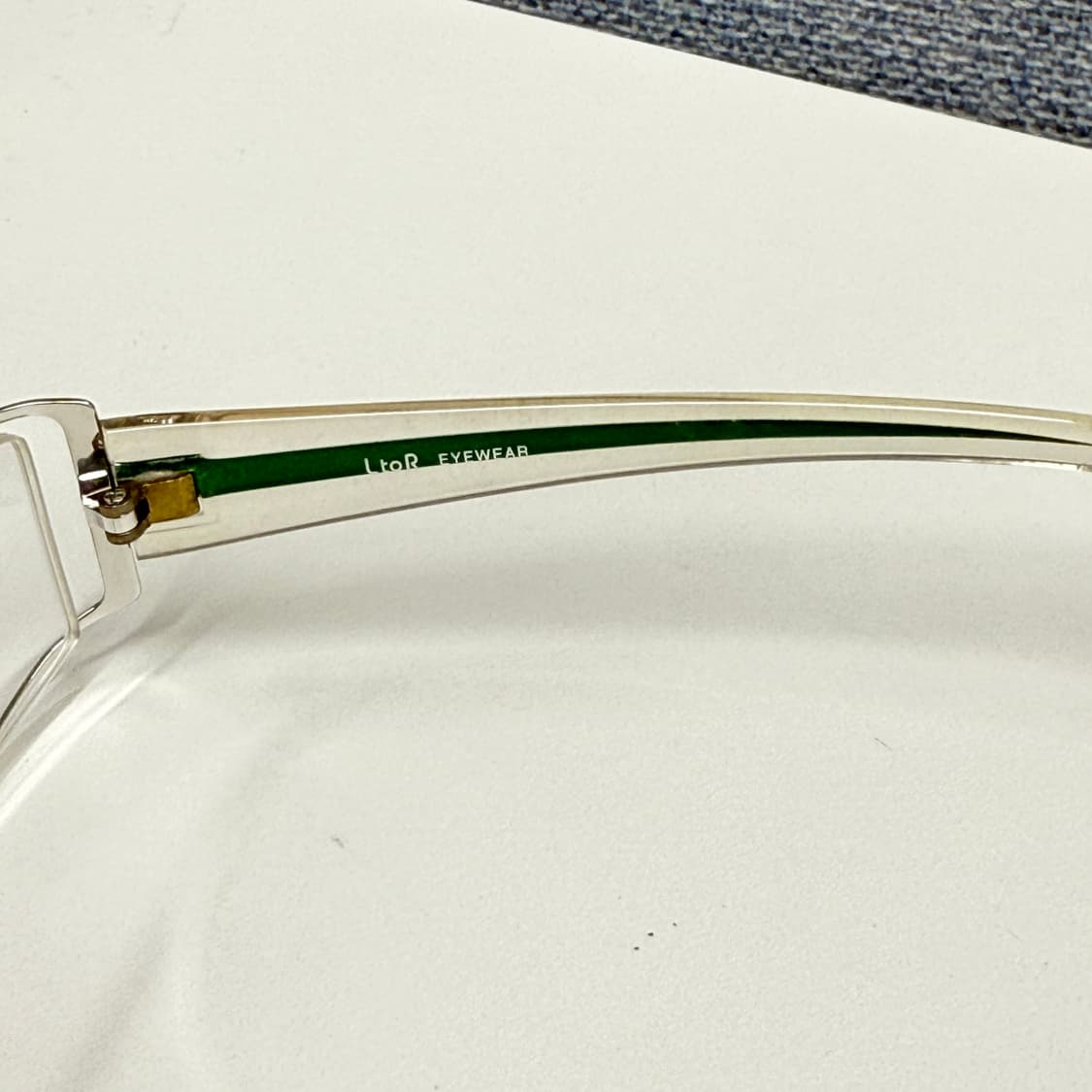 스포티한 무드의 실버 메탈 안경 상품이미지7