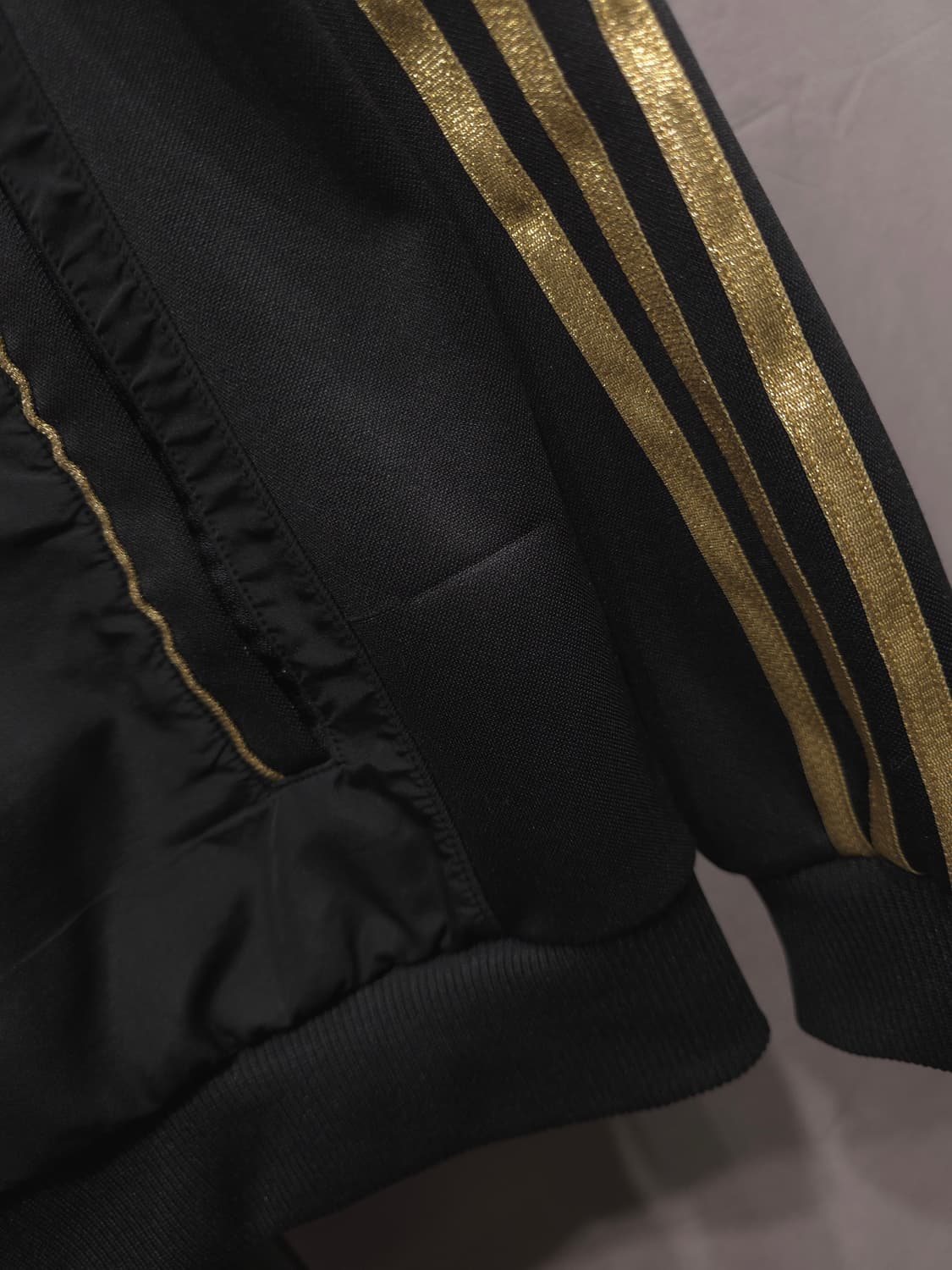 아디다스 블랙 골드 트랙탑 자켓 95(100) 상품이미지4