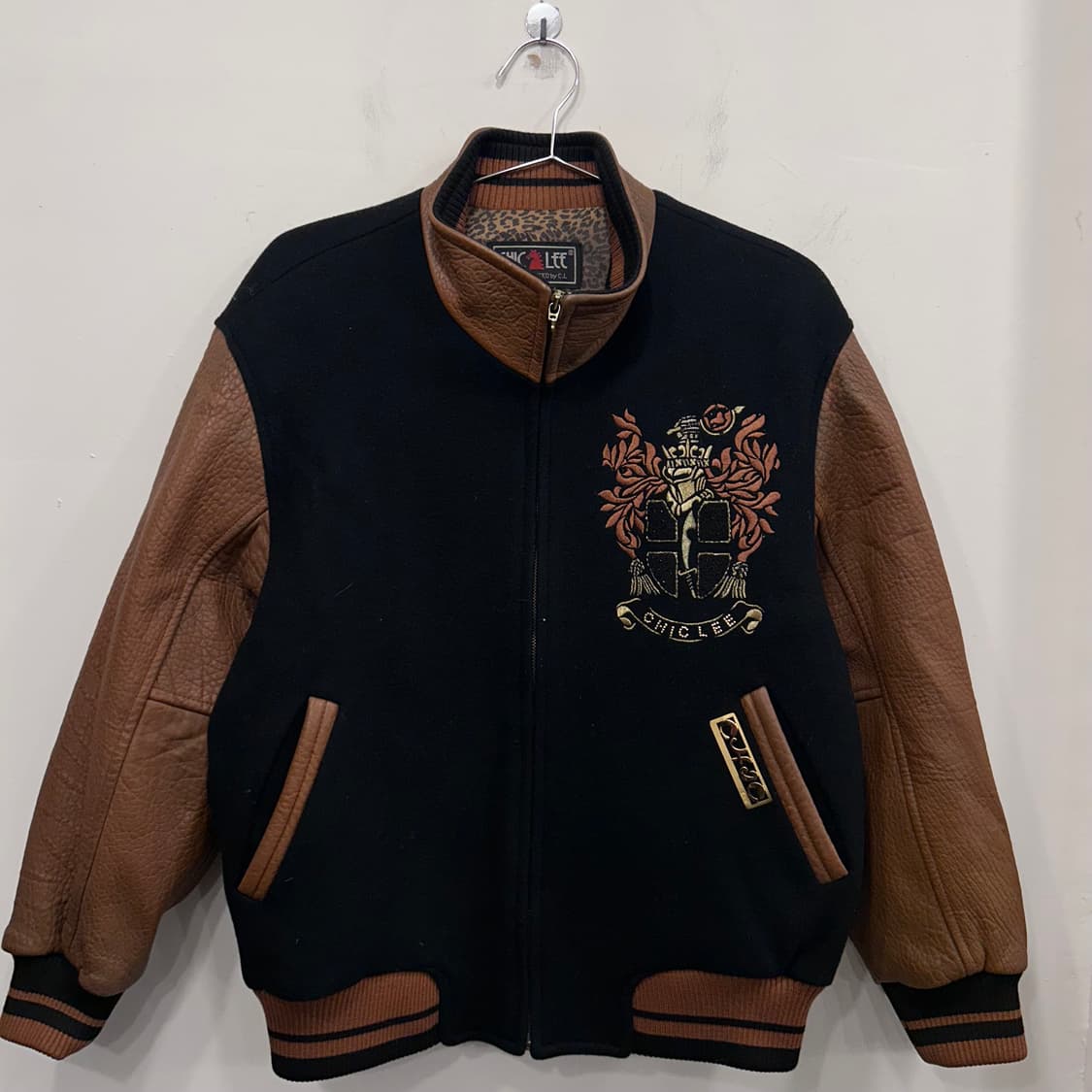 CHIC LEE 램스킨 큐빅 포인트 울 바시티자켓 상품이미지2