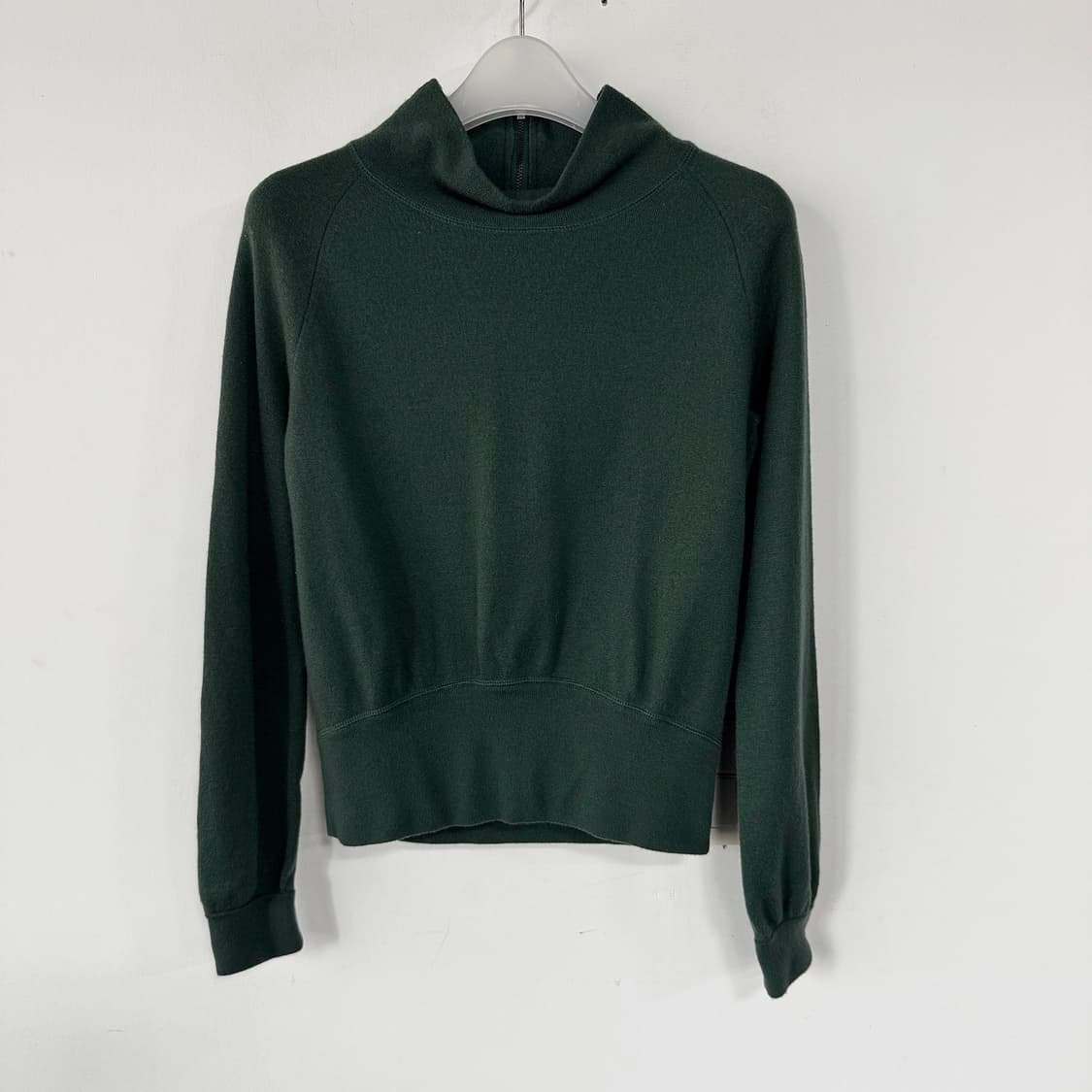 띠어리 메리노 울100 모크넥 니트 탑 상품이미지1