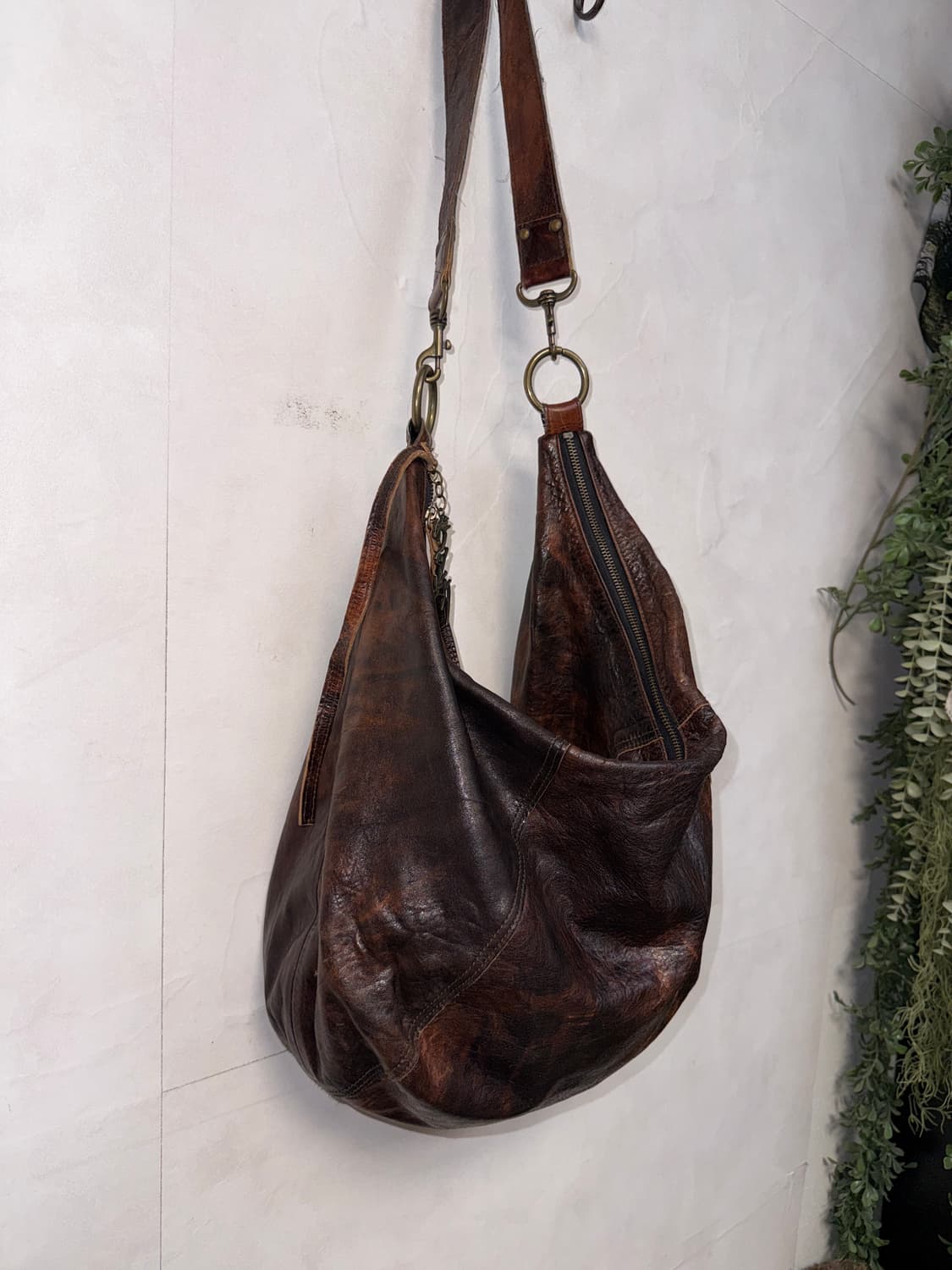 TANKUS brown tie dye lamb skin cross bag 상품이미지2