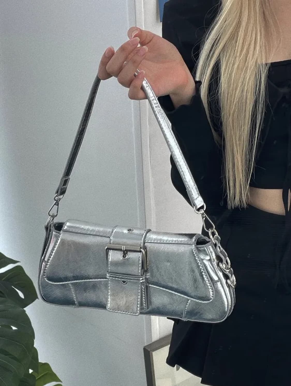 실버 숄더백 상품이미지1