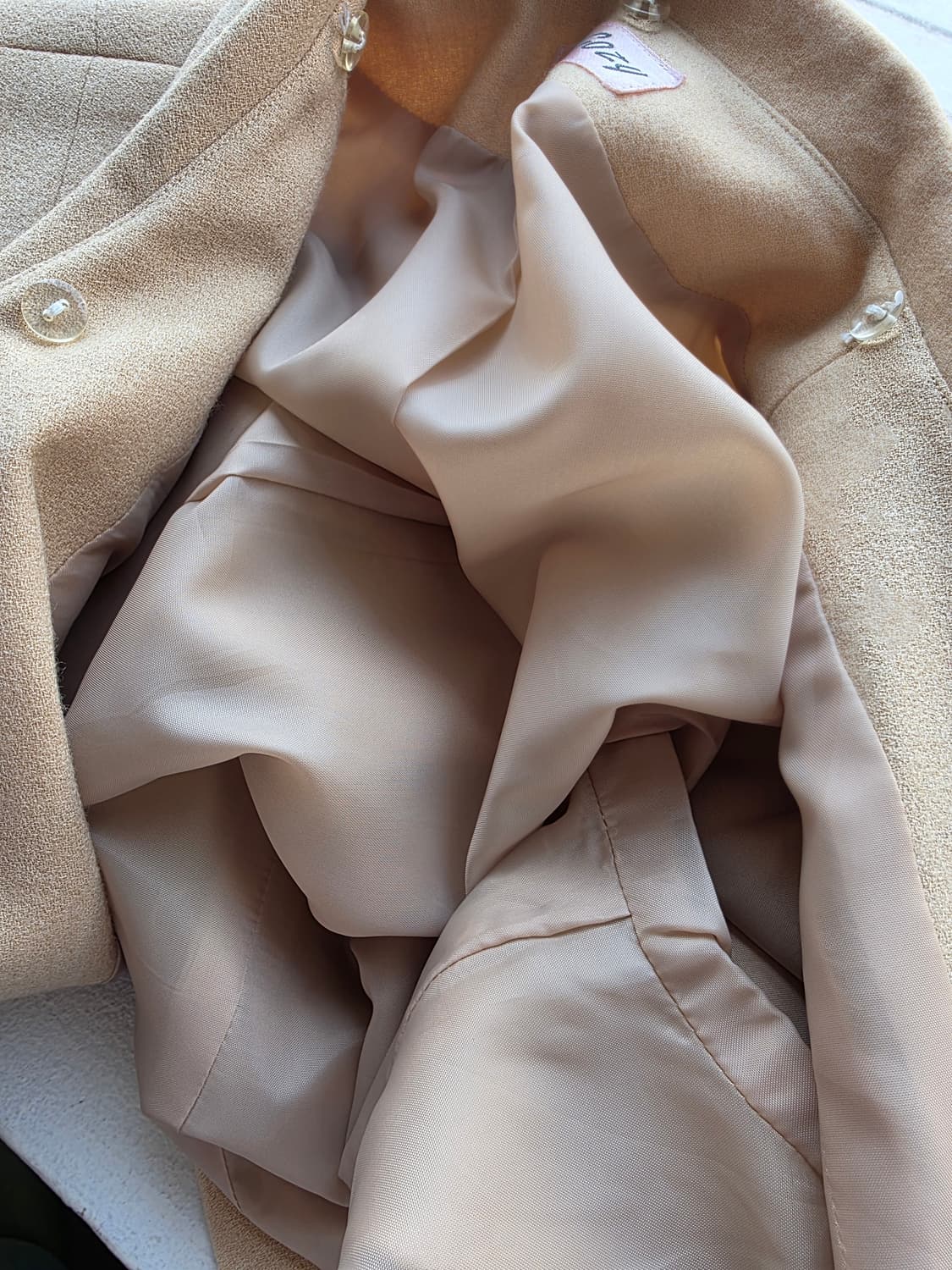 베이지 하트 금장 단추 자켓 상품이미지5