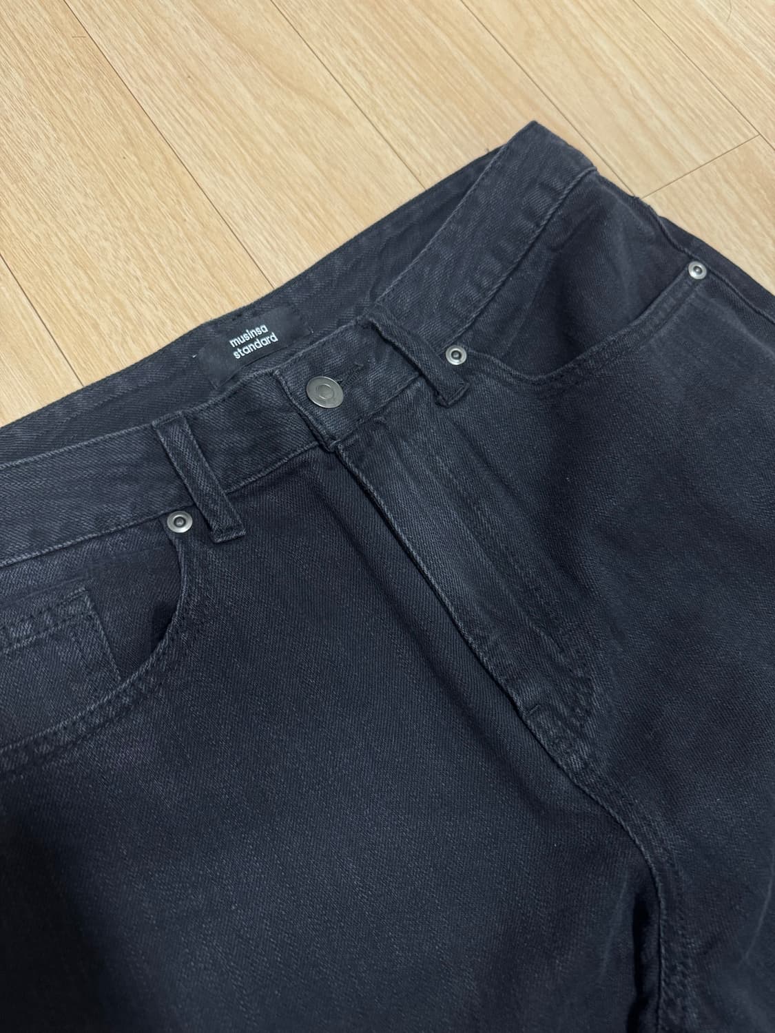 무신사스탠다드 린넨라이크 와이드데님 워시드블랙 상품이미지6