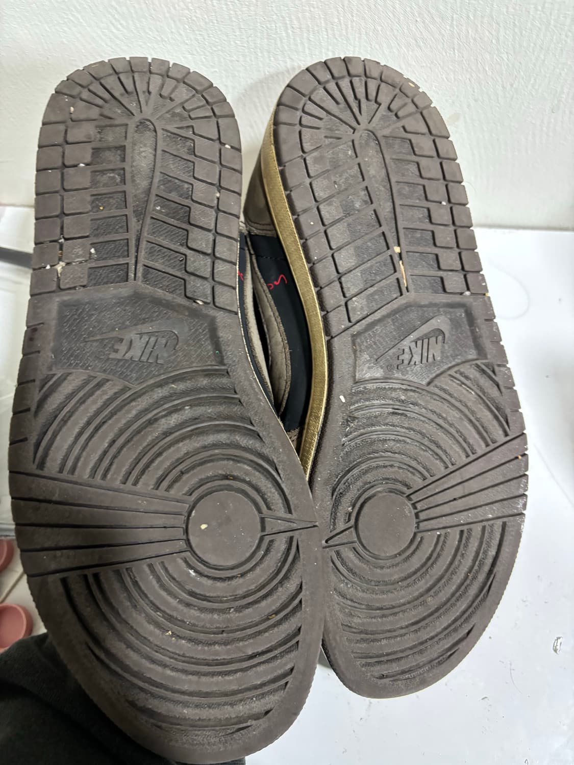 나이키조던 1 x 트래비스 스캇 레트로 로우 OG SP 모카 상품이미지3