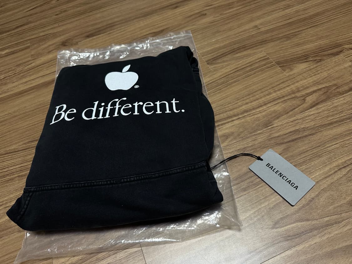 발렌시아가 비디퍼런트 애플후드 일반판 상품이미지1