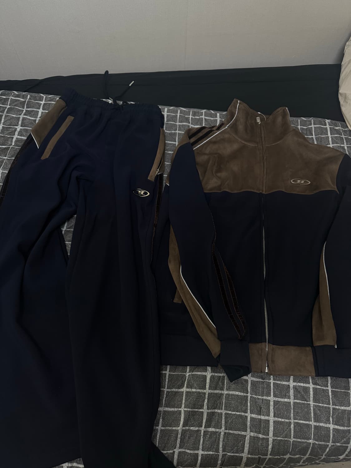 본투윈 벨벳 트랙 트레이닝세트(2사이즈) 상품이미지1