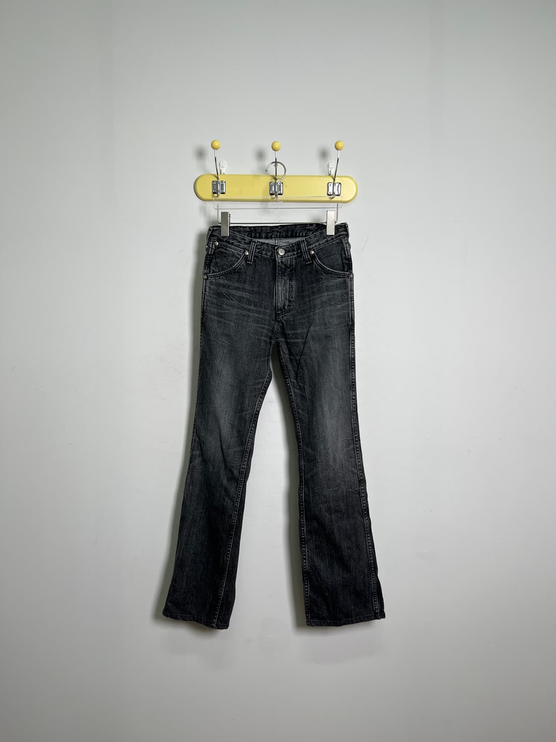 랭글러 빈티지 블랙 워싱 부츠컷 데님 팬츠 상품이미지1