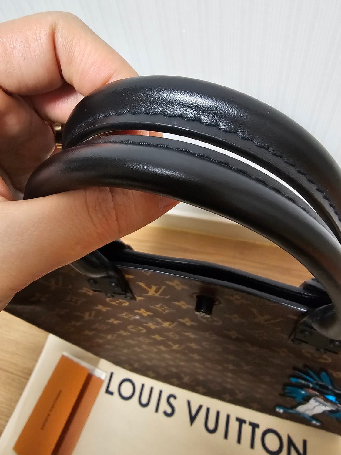 루이비통 버질아블로 캐릭터 자수 삭플라 크로스백 (새상품) 상품이미지8