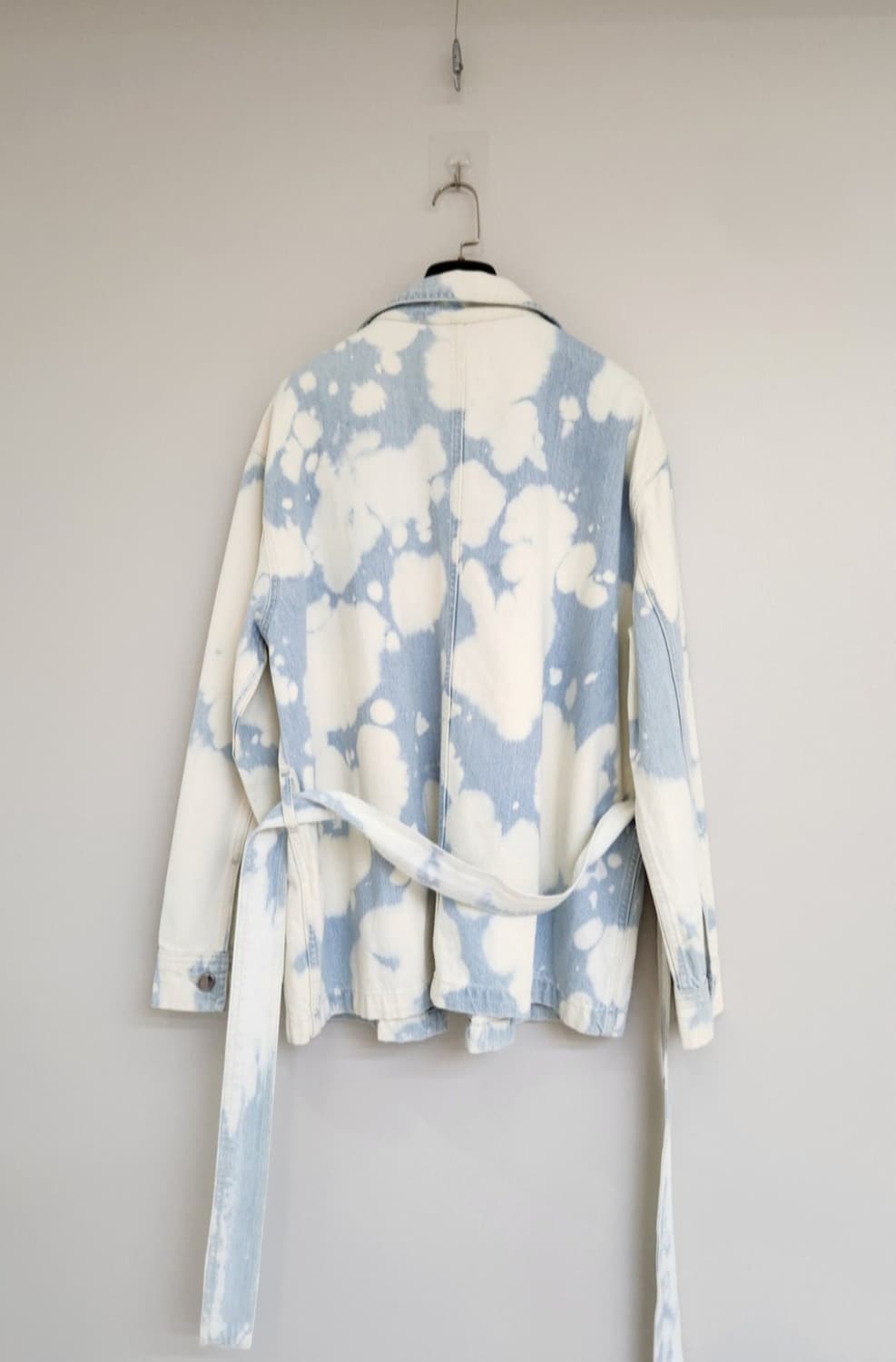 (새상품)끌로디피에로 오픈형 벨티드 워싱 데님자켓 66사이즈 상품이미지6