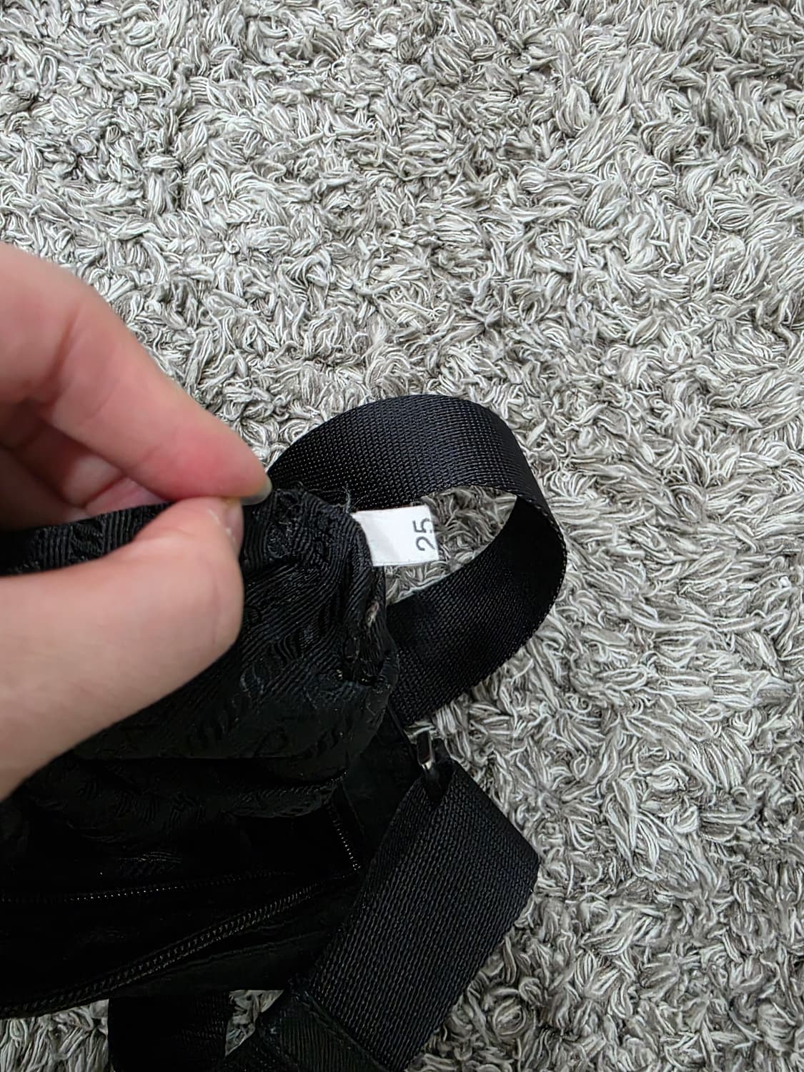 프라다 포코노 나일론 크로스백 메신저백(남녀공용 상태최상) 상품이미지4