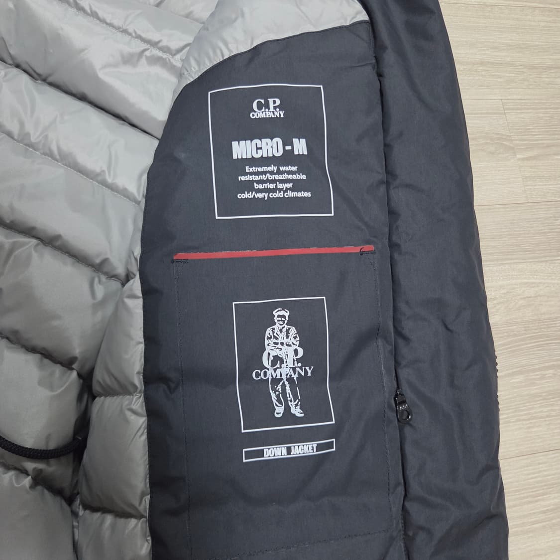 CP컴퍼니 마이크로M 렌즈 다운 패딩 점퍼 상품이미지4