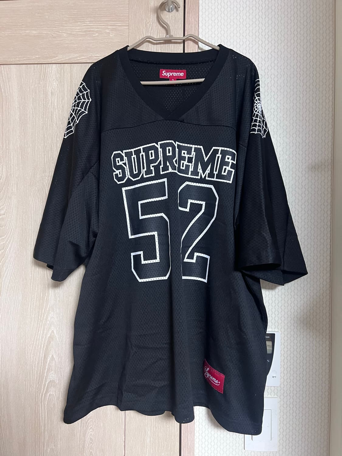 24ss 슈프림 스파이더 웹 풋볼 져지 블랙 상품이미지1