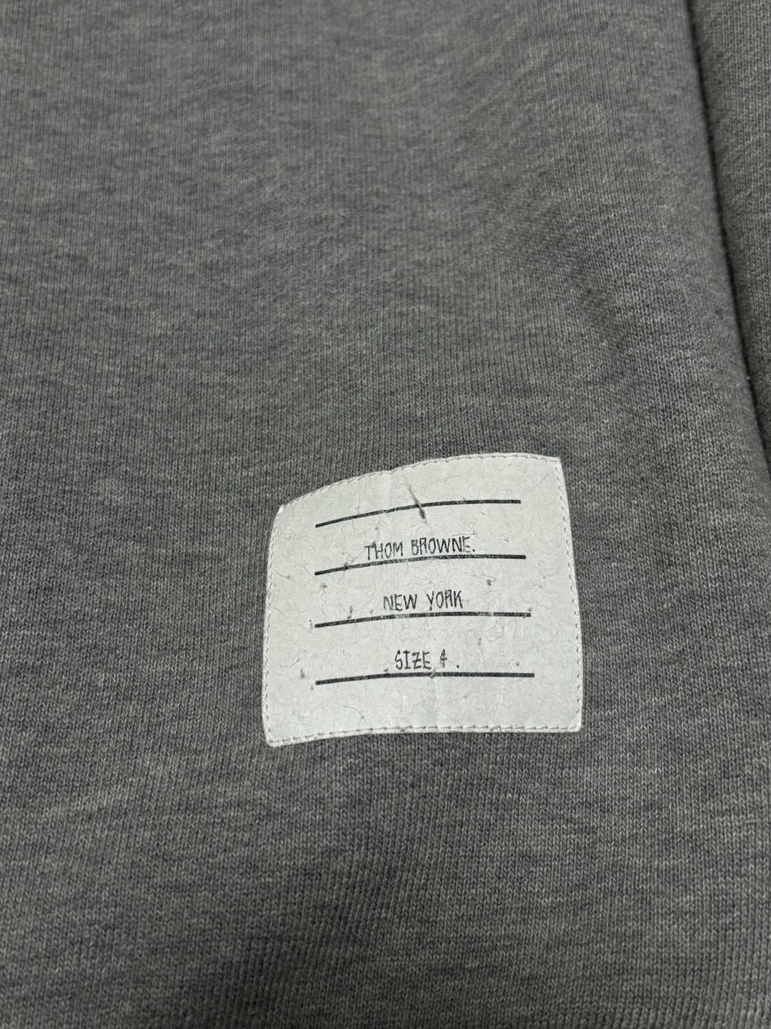 톰브라운 백삼선 맨투맨 [4] 상품이미지5