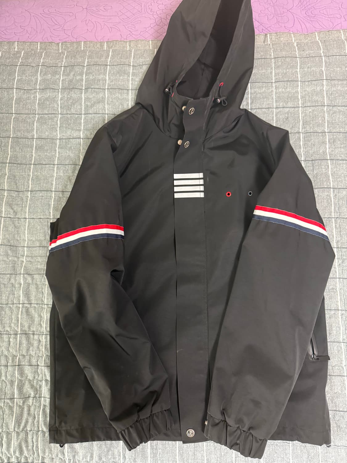 톰브라운 쉘 바람막이 4사이즈 묻따 30에 넘깁니다 상태굳  상품이미지1