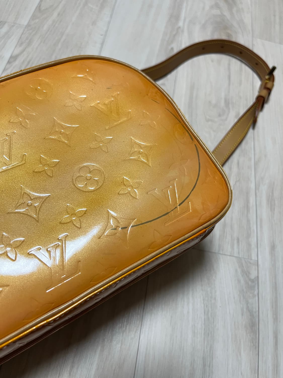 루이비통 모노그램 베르니 말리 백팩 마시멜로 핑크 페이턴트 상품이미지5