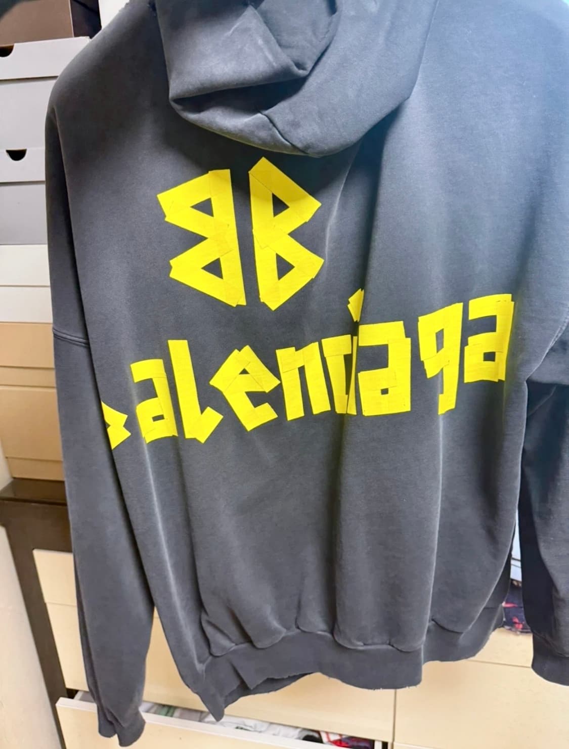 발렌시아가 테이프 타입 후드티 입니다. 상품이미지2