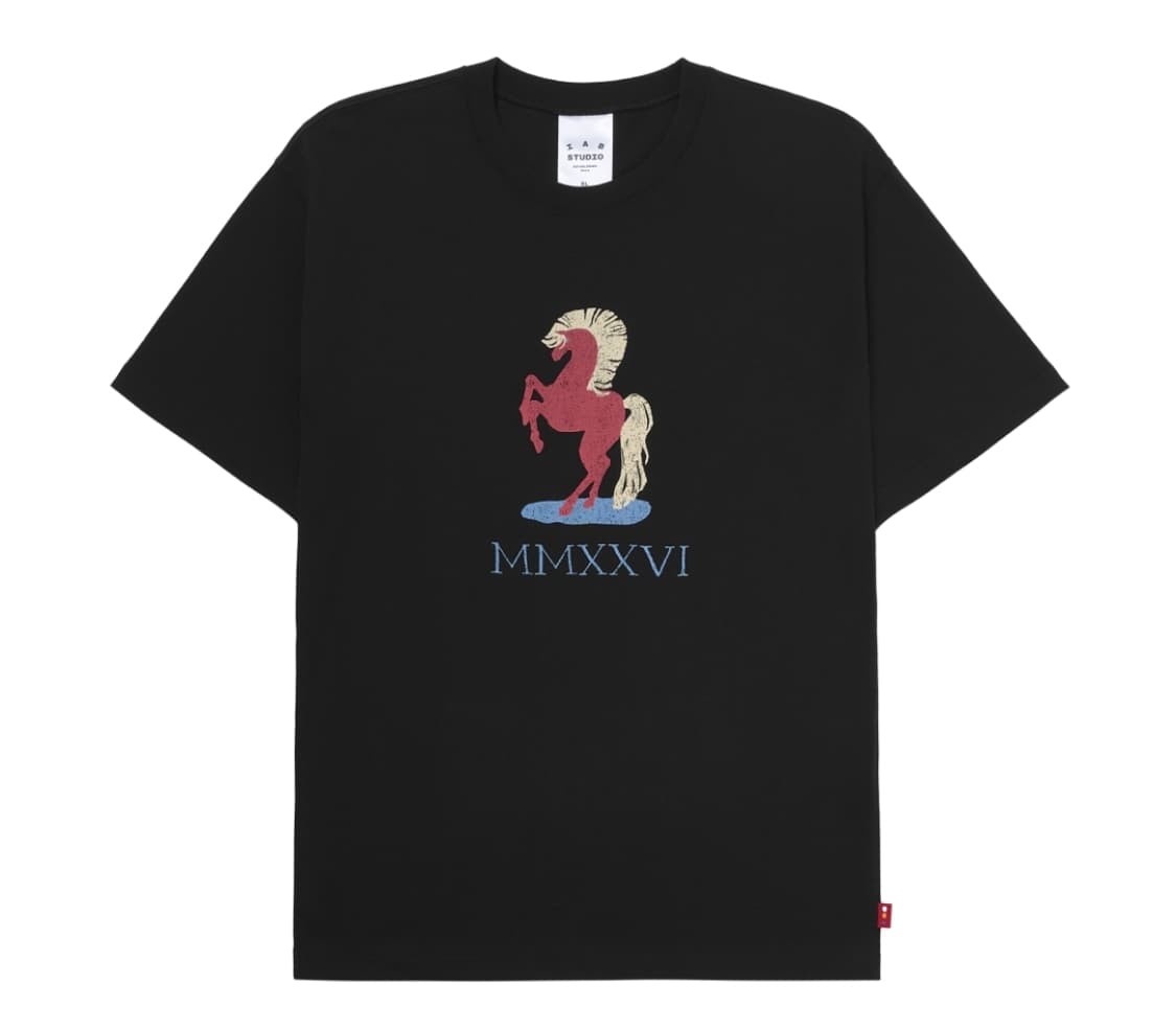 아이앱 스튜디오 레드 홀스 티셔츠 블랙 상품이미지1