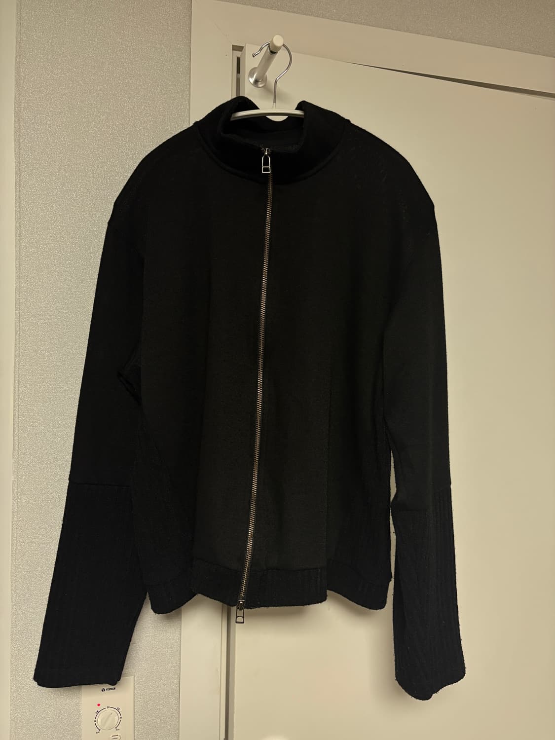 4)해칭룸 더블 슬리브 트랙 가디건 블랙 상품이미지2