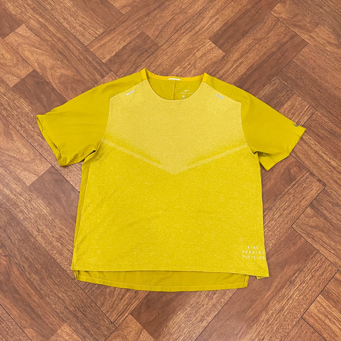 나이키 테크니트 울트라 런 디비전 러닝 반팔 상품이미지1