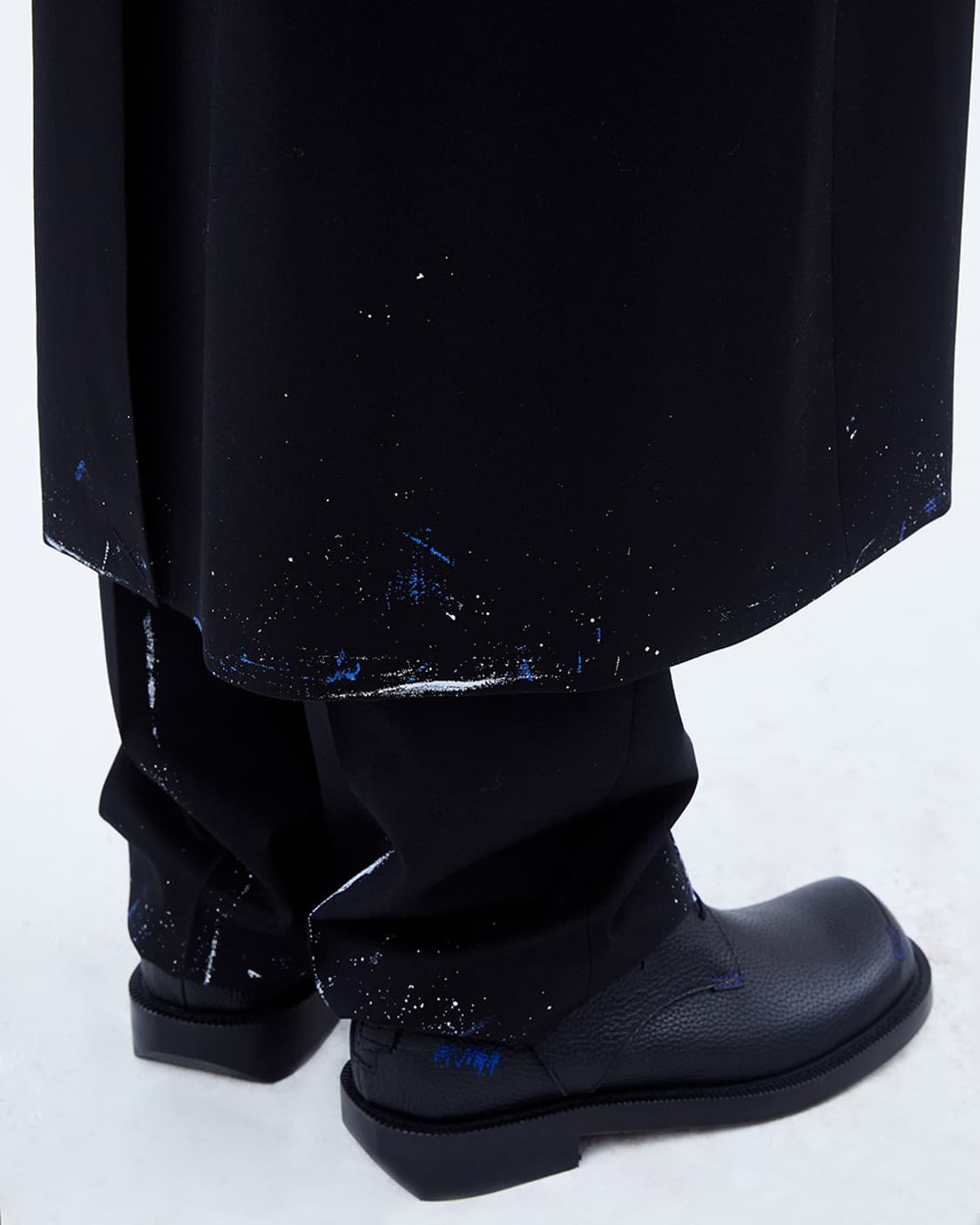 아더에러 슬리프 페인팅 롱 코트 상품이미지4