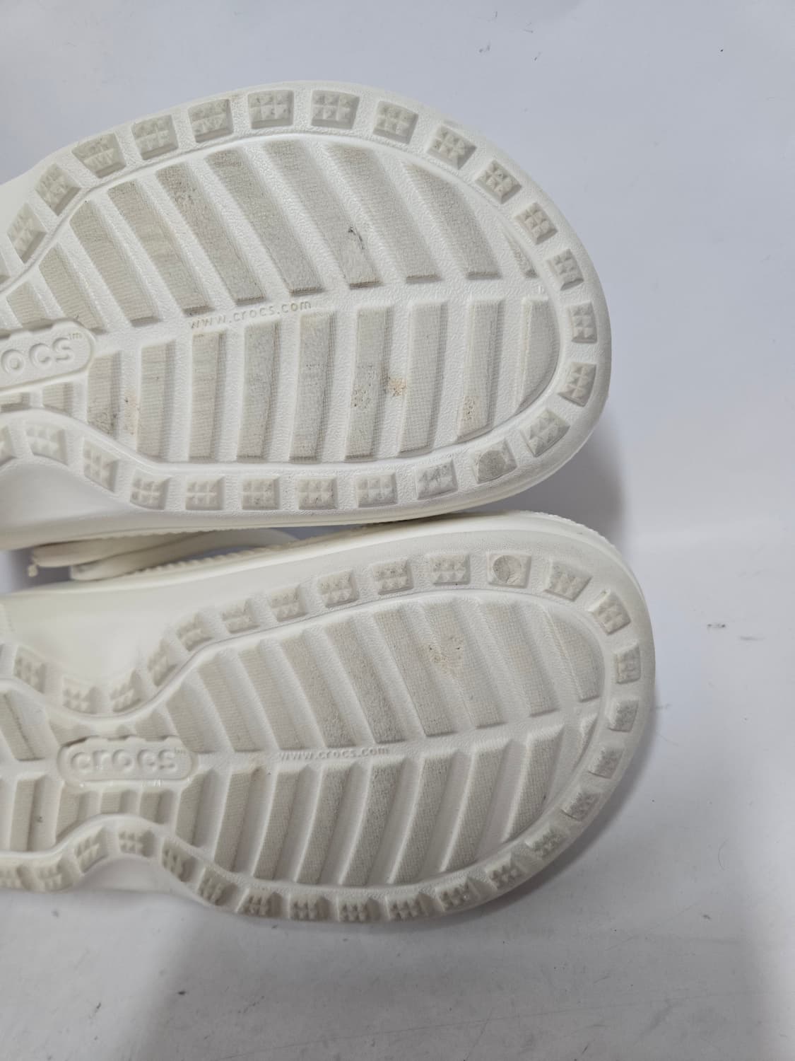 크록스 털 슬리퍼 M5/W7 235mm추천 상품이미지7