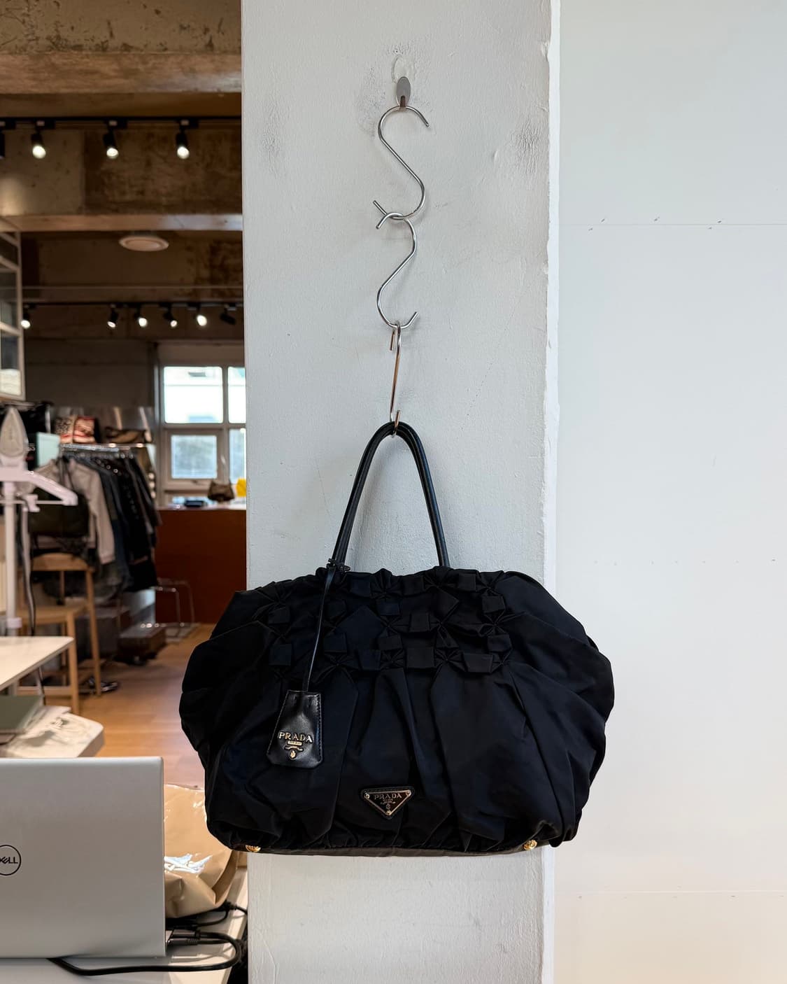 프라다 블랙 테수토 나일론 보우백 상품이미지2