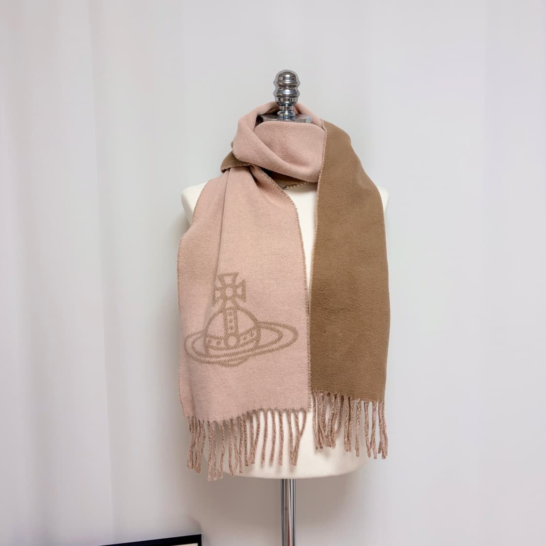 비비안웨스트우드 리버시블 빅로고 울 머플러 상품이미지1